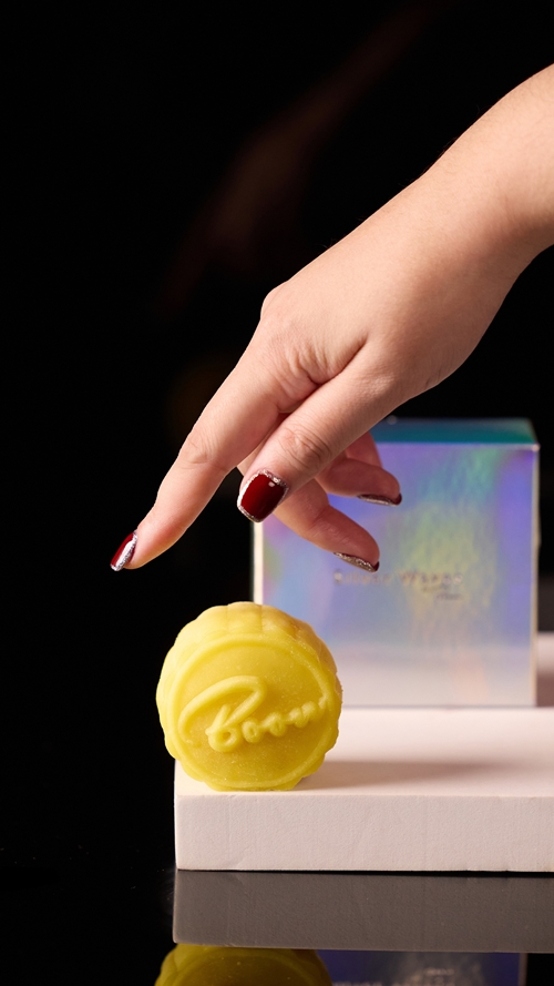 คอลเลกชั่นขนมไหว้พระจันทร์สุดเอ็กซ์คลูซีฟ  โดยเชฟมิชลิน โฮ ชี บูน Silver Waves by Boon