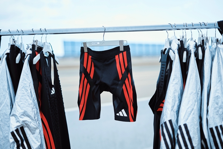 ความเร็วเหนือขีดจำกัดที่โลกต้องจดจำ! SUBUSISO KUBHEKA พิชิตระยะทาง 100 กิโลเมตรภายในเวลา 6 ชั่วโมง ด้วยรองเท้าวิ่งและเสื้อผ้าที่คิดค้นพัฒนาโดยอาดิดาส