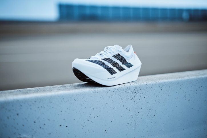 ความเร็วเหนือขีดจำกัดที่โลกต้องจดจำ! SUBUSISO KUBHEKA พิชิตระยะทาง 100 กิโลเมตรภายในเวลา 6 ชั่วโมง ด้วยรองเท้าวิ่งและเสื้อผ้าที่คิดค้นพัฒนาโดยอาดิดาส