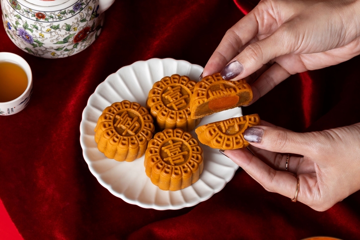 “ฮ่องกง ฟิชเชอร์แมน” ร้านอาหารจีนชั้นนำ เฉลิมฉลองเทศกาลไหว้พระจันทร์ 2568 ชวนคุณสั่งจองขนมไหว้พระจันทร์ต้นตำรับฮ่องกงสุดพรีเมียมล่วงหน้า  ส่งมอบความอร่อยและอบอุ่นให้แก่กัน