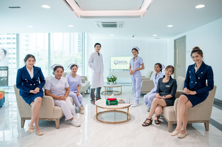 BIDH โรงพยาบาลฟันชั้นนำของไทย จัดงานยิ่งใหญ่ ครบรอบ 20 ปี e.max Veneer ของ ivoclar นวัตกรรมวีเนียร์ระดับโลก พร้อมโชว์เคส Smile Transform จากทันตแพทย์เฉพาะทาง