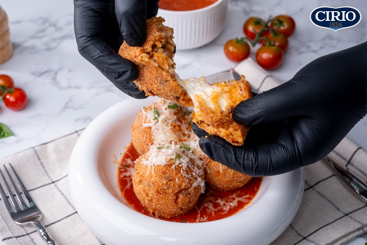 Arancini with Tomato Soup อารันชีนีกับซุปมะเขือเทศ