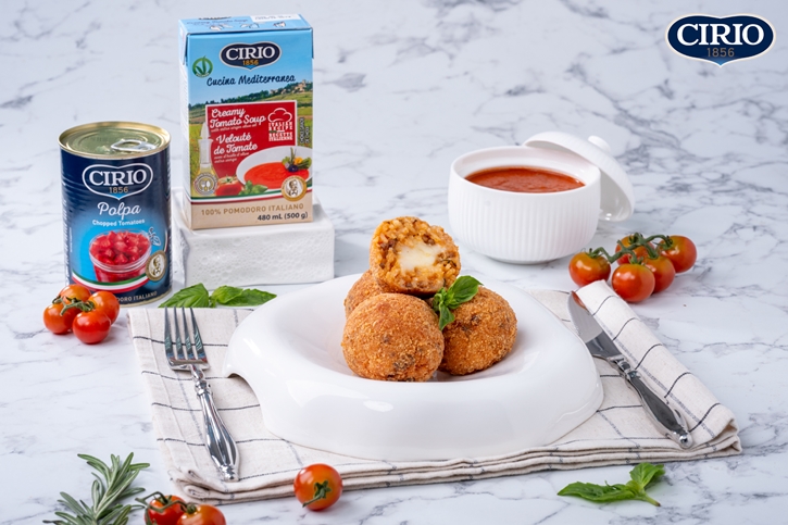 Arancini with Tomato Soup อารันชีนีกับซุปมะเขือเทศ