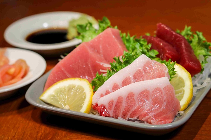 ชมโชว์แล่ “ปลาทูน่าครีบน้ำเงิน” ส่งตรงจากญี่ปุ่น พร้อมบุฟเฟต์ซีฟู้ดพรีเมียม ที่โรงแรมดิ เอมเมอรัลด์