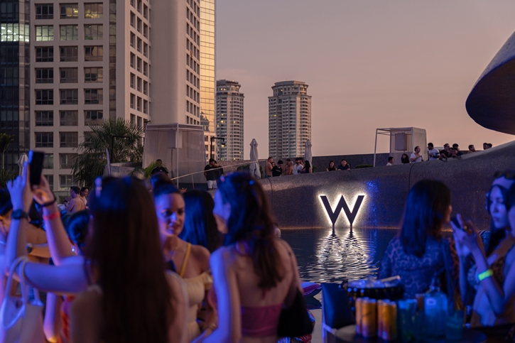 Sunset Splash Pool Party x Innerbloom ปาร์ตี้ริมสระกลับมาอีกครั้งที่โรงแรมดับเบิ้ลยู กรุงเทพ