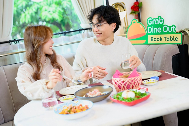 แกร็บ รุกหนัก ยกเครื่องบริการ “กินที่ร้าน” (Dine Out) ครบวงจร เปิดจองโต๊ะ-ดีลสุดคุ้ม เอาใจสายกินนอกบ้าน รับยอดโต 250%