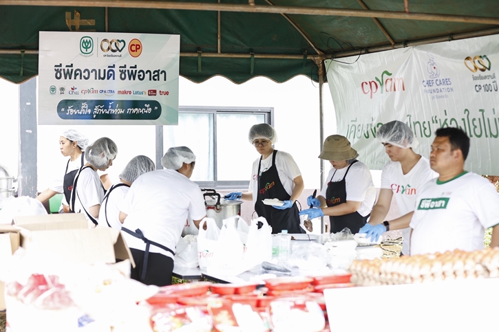 ซีพีแรม ผนึกกำลัง เครือเจริญโภคภัณฑ์ และบริษัทในเครือ #เคียงข้างคนไทยห่วงใยไม่ห่าง จัดตั้งครัวกลางส่งมอบอาหารและกำลังใจ แก่ผู้ประสบภัยน้ำท่วมและดินโคลนถล่ม เชียงใหม่