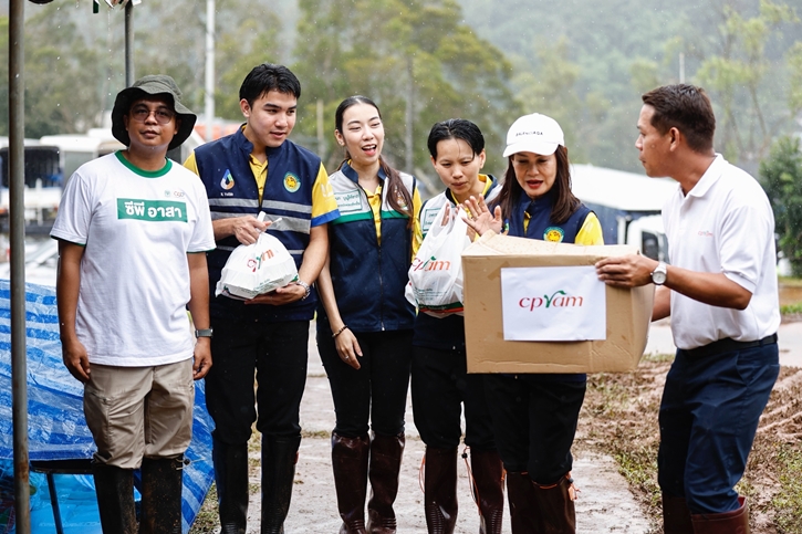 ซีพีแรม ผนึกกำลัง เครือเจริญโภคภัณฑ์ และบริษัทในเครือ #เคียงข้างคนไทยห่วงใยไม่ห่าง จัดตั้งครัวกลางส่งมอบอาหารและกำลังใจ แก่ผู้ประสบภัยน้ำท่วมและดินโคลนถล่ม เชียงใหม่