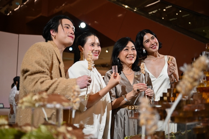  ฉลองเปิด Central Park สุดคึกคัก คนดัง-เซเลบแห่ร่วมงาน ผู้ว่าฯ ชัชชาติร่วมยินดี  ฉลองเปิด Central Park สุดคึกคัก คนดัง-เซเลบแห่ร่วมงาน ผู้ว่าฯ ชัชชาติร่วมยินดี  ฉลองเปิด Central Park สุดคึกคัก คนดัง-เซเลบแห่ร่วมงาน ผู้ว่าฯ ชัชชาติร่วมยินดี