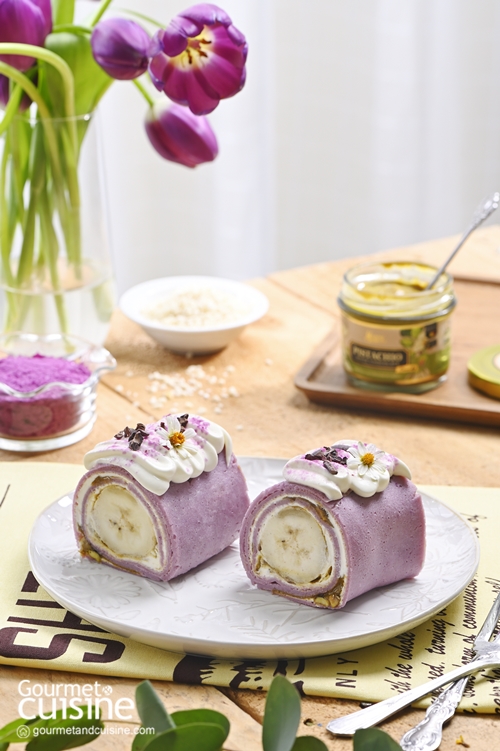 โรลเครปมันม่วงสอดไส้กล้วยและครีมพิสตาชิโอ Purple Sweet Potato Crepe with Banana & Pistachio Cream