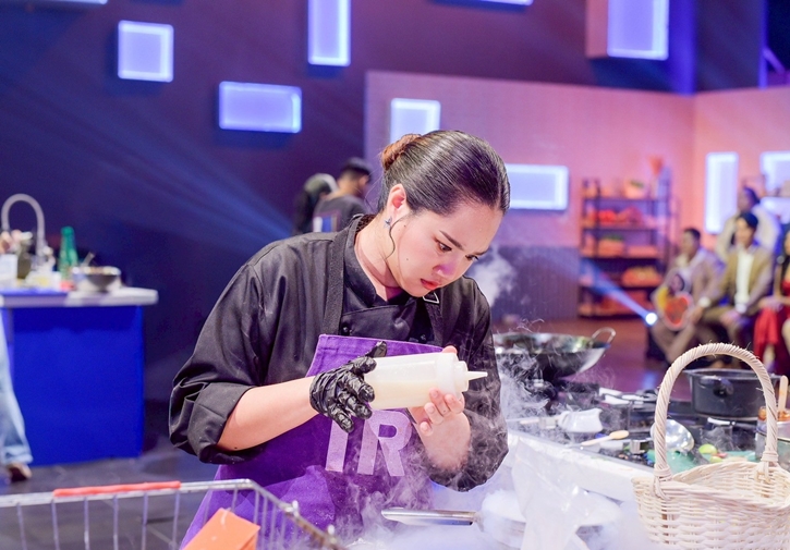 เชฟเบลล์ หรือแม่ค้าเบลล์“ คว้าแชมป์ The Restaurant War Thailand   ศึกพ่อค้าซ่าแม่ค้าแซ่บ ซีซั่น 2 สร้างประวัติศาสตร์เป็นแชมป์หญิงคนแรกของเวทีนี้สำเร็จ