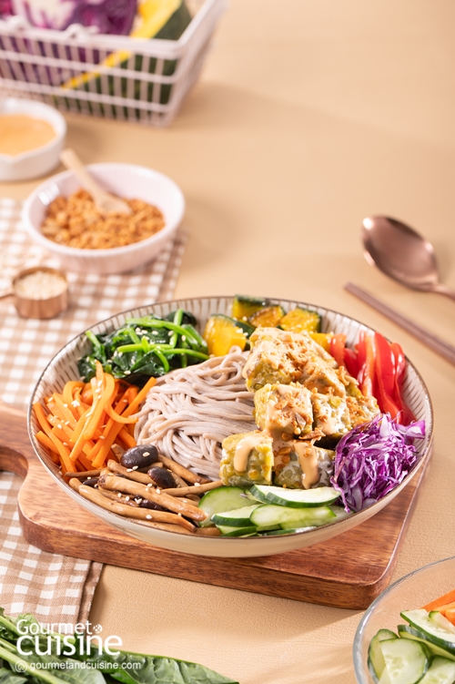 สลัดโซบะเย็นซอสสไปซี่พีนัตบัตเตอร์ Veggie Soba with Spicy Peanut Sauce 