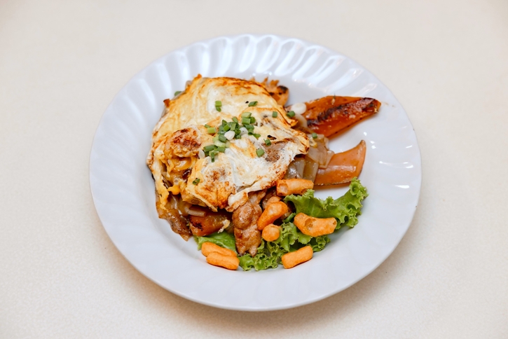 บูม รณหาญ เชฟหนุ่มผู้ไม่เคยหยุดเริ่มต้น กับบทบาททายาทรุ่น 3 ของก๋วยเตี๋ยวคั่วไก่ชลธิชา