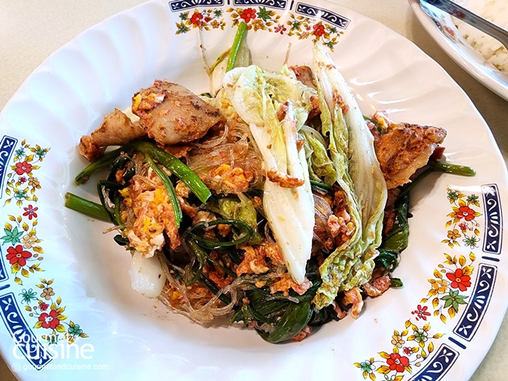 บูม รณหาญ เชฟหนุ่มผู้ไม่เคยหยุดเริ่มต้น กับบทบาททายาทรุ่น 3 ของก๋วยเตี๋ยวคั่วไก่ชลธิชา