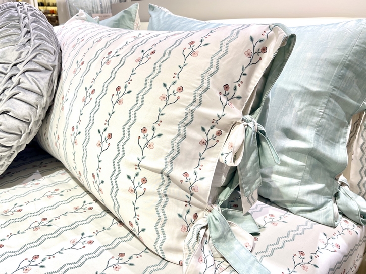 ลอร่า แอชลีย์ (Laura Ashley) เปิดตัวคอลเลกชันใหม่ “Timeless British Elegance : Vibrant Bloom Collection” พร้อมขยายช่องทางขายที่ สยามพารากอน และ ดิ เอ็มโพเรียม