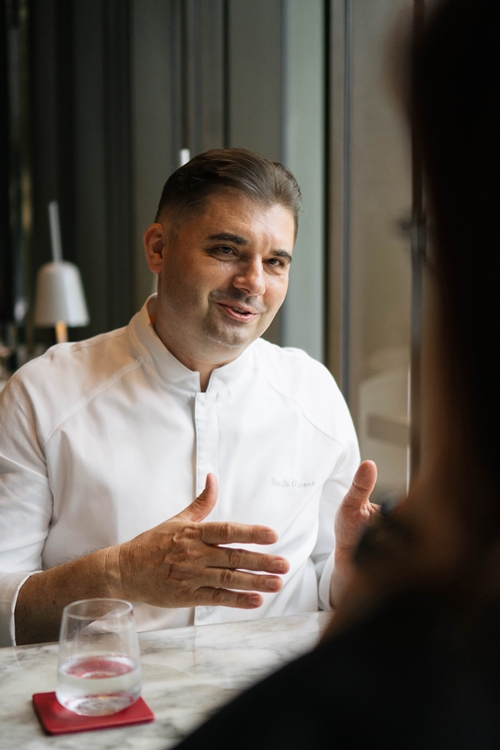 เชฟดานิโล่ ไออัสซา หวนคืนสู่ร้านอาหารอิตาเลียน MS.JIGGER อีกครั้ง เชฟชาวอิตาเลียนผู้คร่ำหวอดในวงการพร้อมนำศาสตร์และศิลป์ของอาหารปิเยมอนเตสูตรต้นตำรับกลับคืนสู่ MS.JIGGER