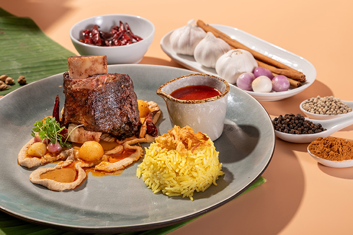 สัมผัสเสน่ห์แห่งรสชาติไทยอันละเมียดละไม กับเมนู“มัสมั่นซี่โครงเนื้อ” ที่ห้องอาหารเพลท