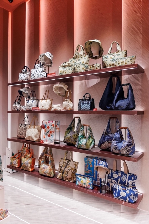 จิม ทอมป์สัน บุกแลนด์มาร์กดัง เผยโฉมสโตร์แห่งใหม่ ณ ดุสิต เซ็นทรัล พาร์ค  เปิดประสบการณ์ช้อปสุดไอคอนิกใจกลาง Super Core CBD ของกรุงเทพฯ 