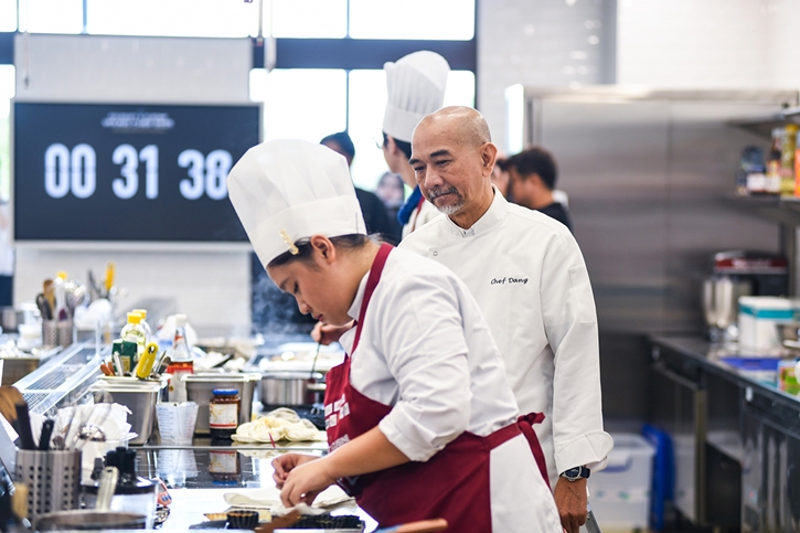 ทีม Wonderland ม.สวนดุสิต ผงาดแชมป์เวทีเชฟรุ่นใหม่ “Gourmet & Cuisine Young Chef 2025” โชว์รสชาติท้องถิ่นสู่สากล