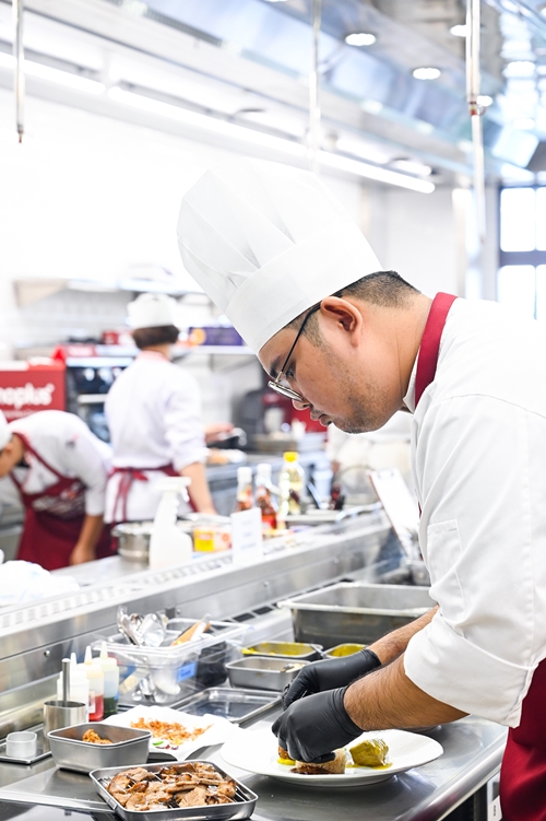 ทีม Wonderland ม.สวนดุสิต ผงาดแชมป์เวทีเชฟรุ่นใหม่ “Gourmet & Cuisine Young Chef 2025” โชว์รสชาติท้องถิ่นสู่สากล