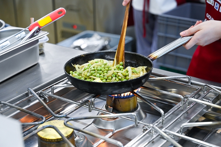 ทีม Wonderland ม.สวนดุสิต ผงาดแชมป์เวทีเชฟรุ่นใหม่ “Gourmet & Cuisine Young Chef 2025” โชว์รสชาติท้องถิ่นสู่สากล