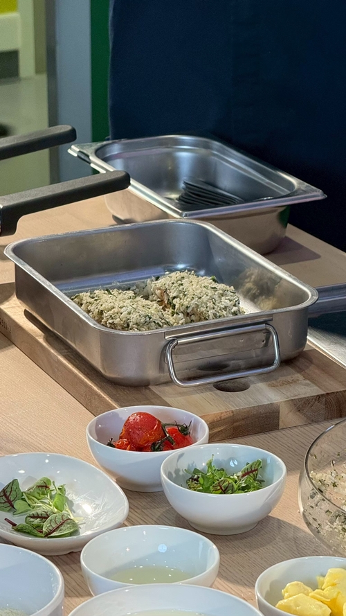 เมื่อเร็ว ๆ นี้ อิเกีย ประเทศไทย ได้จัดกิจกรรม “IKEA Chef Challenge” ชวน 3 เซเลบริตี้เชฟชื่อดัง—เชฟชานนท์ เรืองศรี, เชฟลัท รภัสสรณ์ จิรจุรีย์ชัย และเชฟพลอย ณัฐณิชา บุญเลิศ มาสเตอร์เชฟ ซีซันที่ 1—มาร่วมรังสรรค์เมนูสุดพิเศษหลากสไตล์