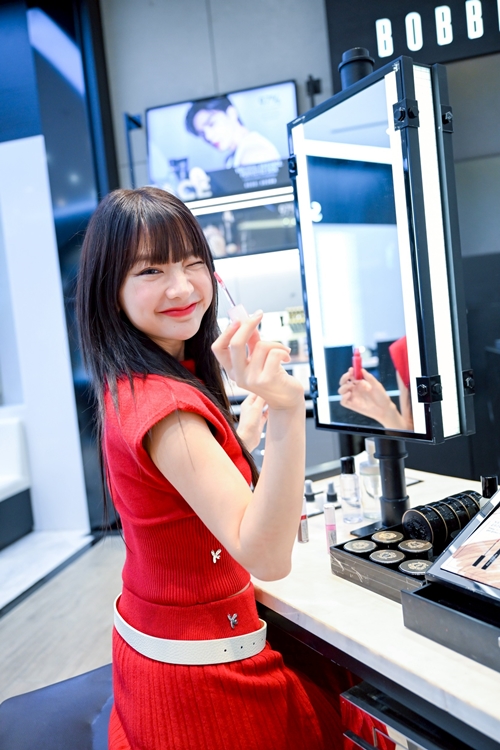 ลืมภาพจำ “งานเซล” แบบเดิมๆ ไปได้เลย เพราะ “Central Midnight Sale - Own it First” คือโอกาสแห่ง “ผู้นำเทรนด์” ที่คุณจะได้ช้อปของใหม่ ดีลดี และยัง..ได้ใช้เป็นคนแรก!