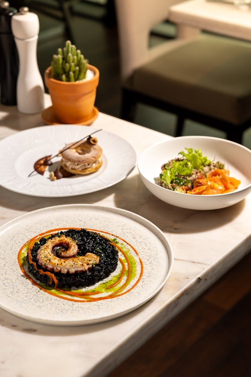 ห้องอาหารวูว์นำเสนอเมนูไฮไลต์อาหารประจำเดือนตุลาคม เซตกลางวันสไตล์เมดิเตอร์เรเนียน มื้อค่ำวันเสาร์ และเมนูวัตถุดิบหายากในบรันช์วันอาทิตย์