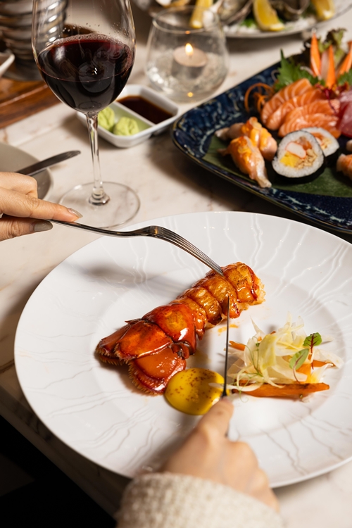 ห้องอาหารวูว์นำเสนอเมนูไฮไลต์อาหารประจำเดือนตุลาคม เซตกลางวันสไตล์เมดิเตอร์เรเนียน มื้อค่ำวันเสาร์ และเมนูวัตถุดิบหายากในบรันช์วันอาทิตย์