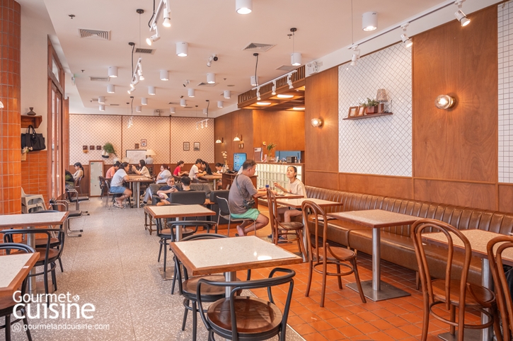 HASUL ภาษาเกาหลี หมายถึง หิมะในฤดูร้อน คำที่ตั้งใจซ่อนนัยเอาไว้อย่างสวยงาม ฤดูร้อนแทนเมืองไทย ส่วนหิมะคือเกาหลี เมื่อสองสิ่งต่างขั้วมาบรรจบกันกลายเป็นความโรแมนติกที่ชวนให้นึกถึงซีรีส์เกาหลีเรื่องโปรด 