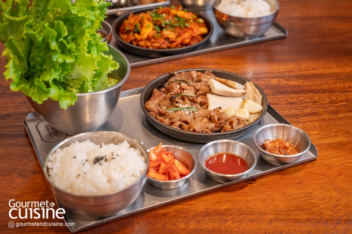 HASUL ภาษาเกาหลี หมายถึง หิมะในฤดูร้อน คำที่ตั้งใจซ่อนนัยเอาไว้อย่างสวยงาม ฤดูร้อนแทนเมืองไทย ส่วนหิมะคือเกาหลี เมื่อสองสิ่งต่างขั้วมาบรรจบกันกลายเป็นความโรแมนติกที่ชวนให้นึกถึงซีรีส์เกาหลีเรื่องโปรด 