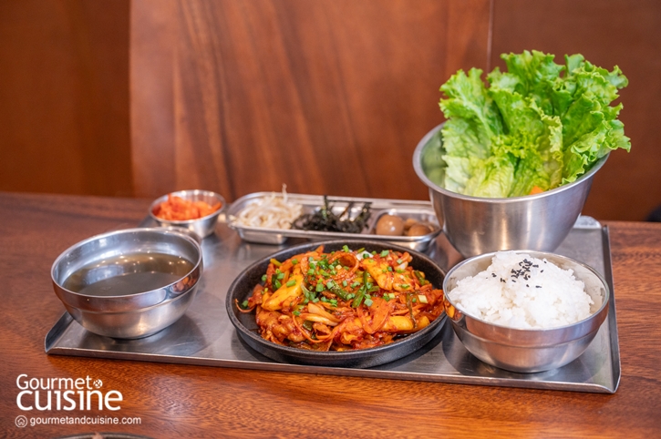 HASUL ภาษาเกาหลี หมายถึง หิมะในฤดูร้อน คำที่ตั้งใจซ่อนนัยเอาไว้อย่างสวยงาม ฤดูร้อนแทนเมืองไทย ส่วนหิมะคือเกาหลี เมื่อสองสิ่งต่างขั้วมาบรรจบกันกลายเป็นความโรแมนติกที่ชวนให้นึกถึงซีรีส์เกาหลีเรื่องโปรด 