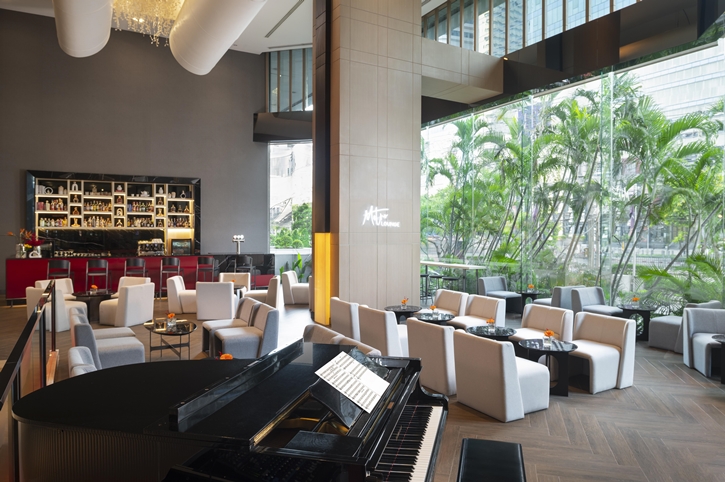 จิบเครื่องดื่ม ปลดปล่อยไอเดีย สร้างสรรค์ความเขียวขจี ไปกับ Mix & Moss: Bottle Terrarium Workshop ที่ เมโทร เลานจ์ โรงแรมอวานี รัชดา กรุงเทพฯ