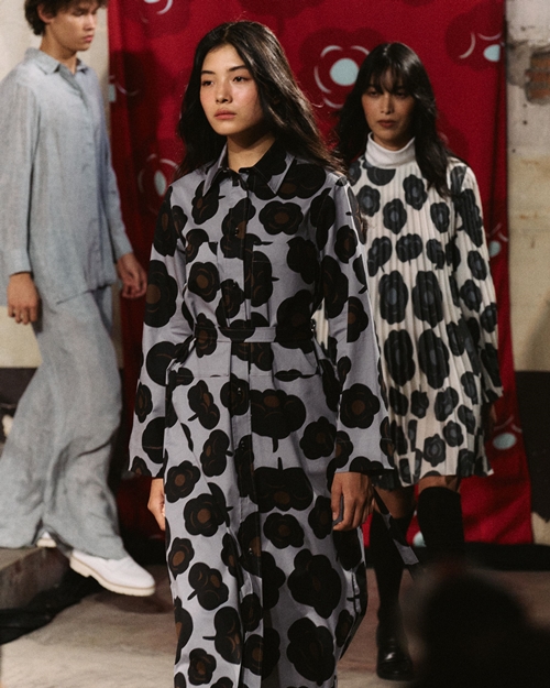Marimekko ฉลองครบรอบ 10 ปีในประเทศไทย ผ่านรันเวย์คอลเลคชัน Fall/Winter 2025 ณ Bangkok Kunsthalle
