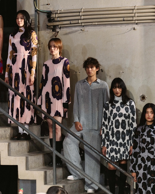 Marimekko ฉลองครบรอบ 10 ปีในประเทศไทย ผ่านรันเวย์คอลเลคชัน Fall/Winter 2025 ณ Bangkok Kunsthalle