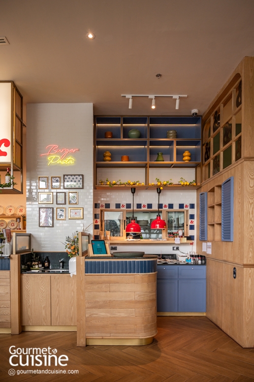 Smith & Co. ไม่เคยทำให้ผิดหวัง สาขาใหม่ล่าสุดที่เมกาบางนายังคงเสิร์ฟรสชาติกลมกล่อมเข้มข้นในแบบที่หลายคนหลงรัก ตั้งแต่ขนมปังเบอร์เกอร์โฮมเมดอบร้อนๆ ออกจากเตาใหม่ๆ ไปจนถึงพาสต้าเส้นสดที่นวดและทำกันเองในครัว