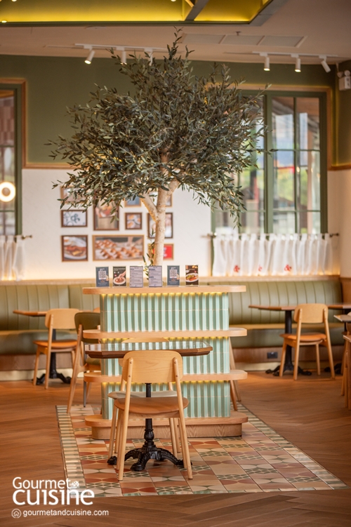 Smith & Co. ไม่เคยทำให้ผิดหวัง สาขาใหม่ล่าสุดที่เมกาบางนายังคงเสิร์ฟรสชาติกลมกล่อมเข้มข้นในแบบที่หลายคนหลงรัก ตั้งแต่ขนมปังเบอร์เกอร์โฮมเมดอบร้อนๆ ออกจากเตาใหม่ๆ ไปจนถึงพาสต้าเส้นสดที่นวดและทำกันเองในครัว