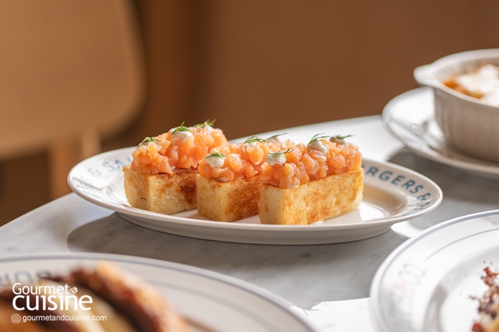 Smith & Co. ไม่เคยทำให้ผิดหวัง สาขาใหม่ล่าสุดที่เมกาบางนายังคงเสิร์ฟรสชาติกลมกล่อมเข้มข้นในแบบที่หลายคนหลงรัก ตั้งแต่ขนมปังเบอร์เกอร์โฮมเมดอบร้อนๆ ออกจากเตาใหม่ๆ ไปจนถึงพาสต้าเส้นสดที่นวดและทำกันเองในครัว