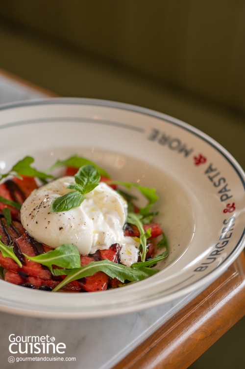 Smith & Co. ไม่เคยทำให้ผิดหวัง สาขาใหม่ล่าสุดที่เมกาบางนายังคงเสิร์ฟรสชาติกลมกล่อมเข้มข้นในแบบที่หลายคนหลงรัก ตั้งแต่ขนมปังเบอร์เกอร์โฮมเมดอบร้อนๆ ออกจากเตาใหม่ๆ ไปจนถึงพาสต้าเส้นสดที่นวดและทำกันเองในครัว