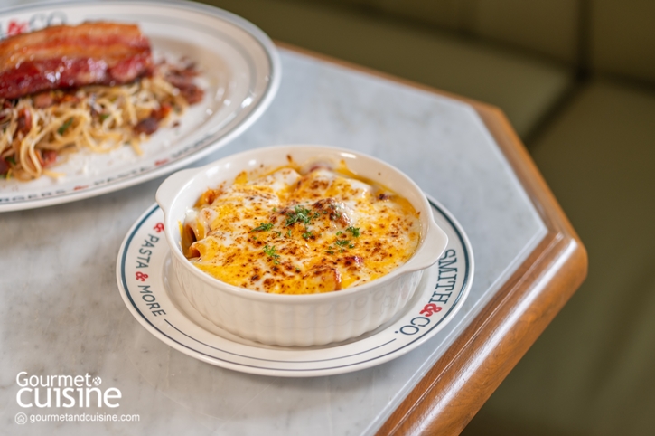 Smith & Co. ไม่เคยทำให้ผิดหวัง สาขาใหม่ล่าสุดที่เมกาบางนายังคงเสิร์ฟรสชาติกลมกล่อมเข้มข้นในแบบที่หลายคนหลงรัก ตั้งแต่ขนมปังเบอร์เกอร์โฮมเมดอบร้อนๆ ออกจากเตาใหม่ๆ ไปจนถึงพาสต้าเส้นสดที่นวดและทำกันเองในครัว