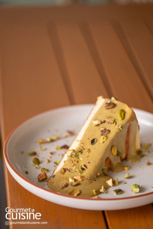 Smith & Co. ไม่เคยทำให้ผิดหวัง สาขาใหม่ล่าสุดที่เมกาบางนายังคงเสิร์ฟรสชาติกลมกล่อมเข้มข้นในแบบที่หลายคนหลงรัก ตั้งแต่ขนมปังเบอร์เกอร์โฮมเมดอบร้อนๆ ออกจากเตาใหม่ๆ ไปจนถึงพาสต้าเส้นสดที่นวดและทำกันเองในครัว