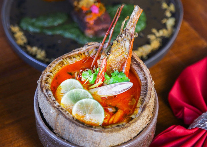 สันติบุรี เกาะสมุย ชวนชิมรสชาติจากท้องถิ่นกับเซตเมนูใหม่ในโครงการ 100 Miles Dining อิ่มอร่อยและได้ร่วมปลูกต้นไม้ เพื่อคืนสีเขียวให้โลก