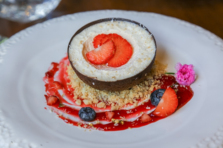 สันติบุรี เกาะสมุย ชวนชิมรสชาติจากท้องถิ่นกับเซตเมนูใหม่ในโครงการ 100 Miles Dining อิ่มอร่อยและได้ร่วมปลูกต้นไม้ เพื่อคืนสีเขียวให้โลก