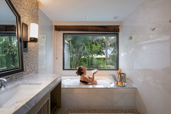 ขยายเวลาการเข้าพัก “Villa Paradise Package” ชวนสัมผัสวิลล่าหรูริมทะเลอันดามัน ที่ ภูเก็ต แมริออท รีสอร์ท แอนด์ สปา, ในยาง บีช พร้อมมื้ออาหารและกิจกรรมครบในแพ็กเกจเดียว