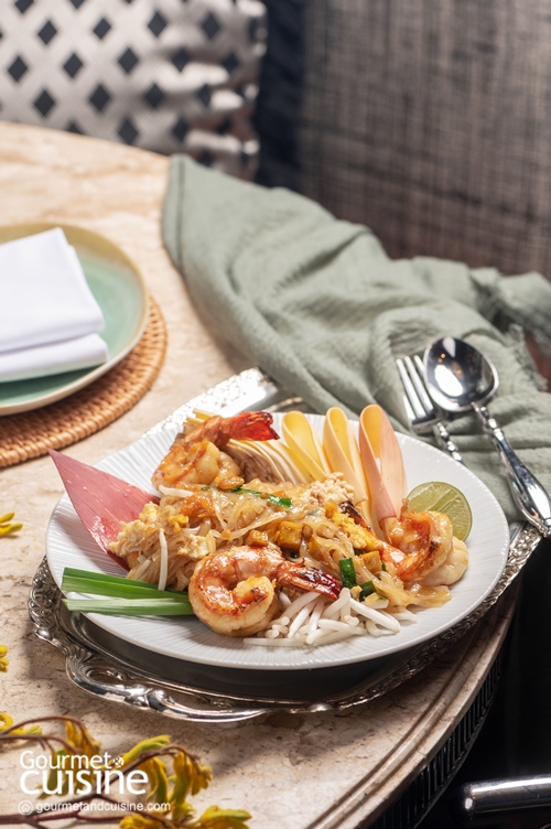 ผัดไทยกุ้ง (Shrimp Pad Thai) สูตรโดย เชฟองุ่น-ชัชษร ประทุมมา จากโรงแรมสินธร เคมปินสกี้ กรุงเทพฯ