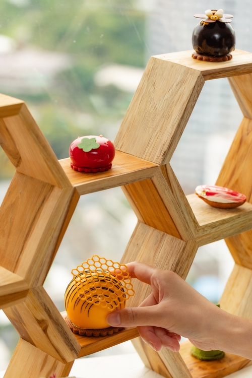 เปิดตัว ชุดอาฟเตอร์นูน ที The Honey Bee Bloom & Buzz ณ ห้องอาหาร เวอร์ทิโก้ ทู