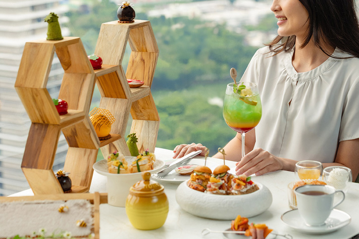 เปิดตัว ชุดอาฟเตอร์นูน ที The Honey Bee Bloom & Buzz ณ ห้องอาหาร เวอร์ทิโก้ ทู