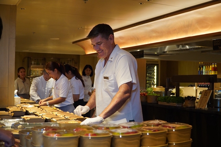 พัทยา แมริออท รีสอร์ต แอนด์ สปา ร่วมกับ เรเนซองส์ พัทยา รีสอร์ท แอนด์ สปาและมูลนิธิ SOS ประเทศไทย จัดทำอาหาร 500 มื้อ มอบให้แก่ชุมชนในพัทยา เนื่องในวันอาหารโลก ปี 2568