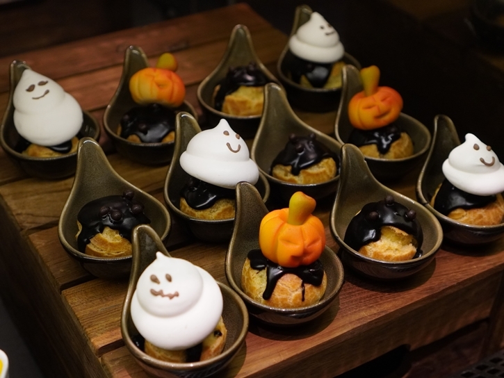 กุ๊กๆ กู๋ววว เทศกาลฮาโลวีนมาถึงแล้ว! ชวนไปชิม 8 ร้านดังเสิร์ฟ “เมนูฮาโลวีน” แห่งปี 2025