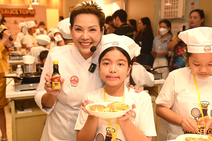  “ซอสภูเขาทอง” จับมือ เชฟป้อม ม.ล.ขวัญทิพย์ เทวกุล เปิดดินแดน “SauceTopia” ปั้นเชฟตัวน้อยสนุกกับการทำอาหาร
